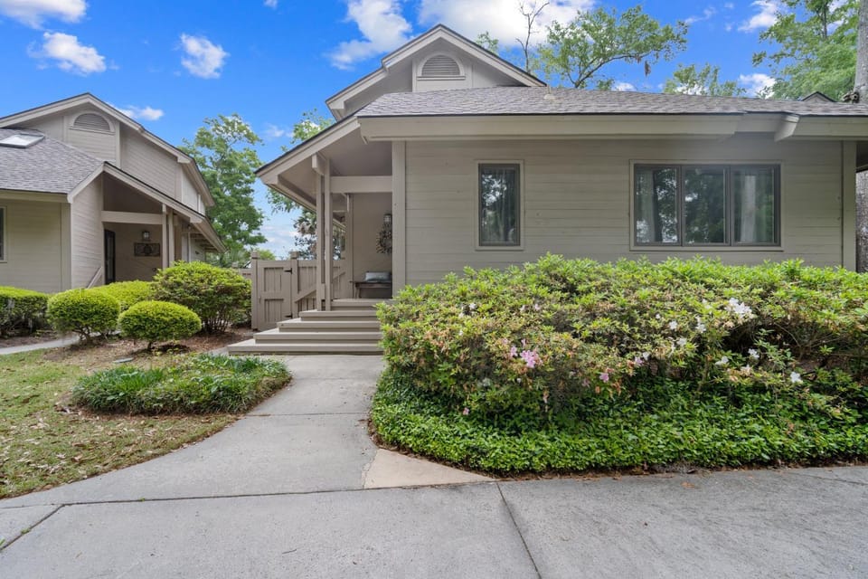 Newly Listed Bluff Villa with Creek and Golf Course Views Villa in Saint Helena Island