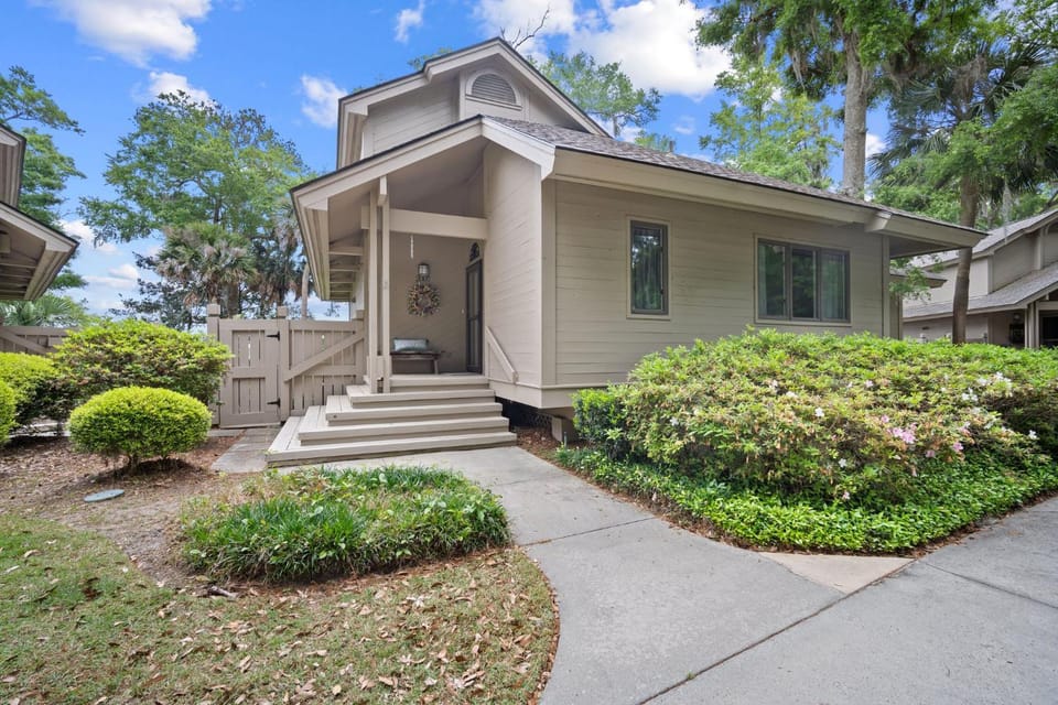 Newly Listed Bluff Villa with Creek and Golf Course Views Villa in Saint Helena Island