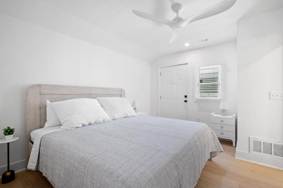 Newly Renovated Coastal Cottage - Downtown Beaufort House in Beaufort