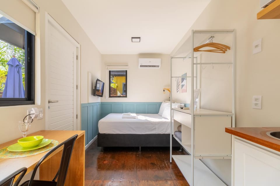 Bed, TV and multimedia, Photo of the whole room, wardrobe, air conditioner
