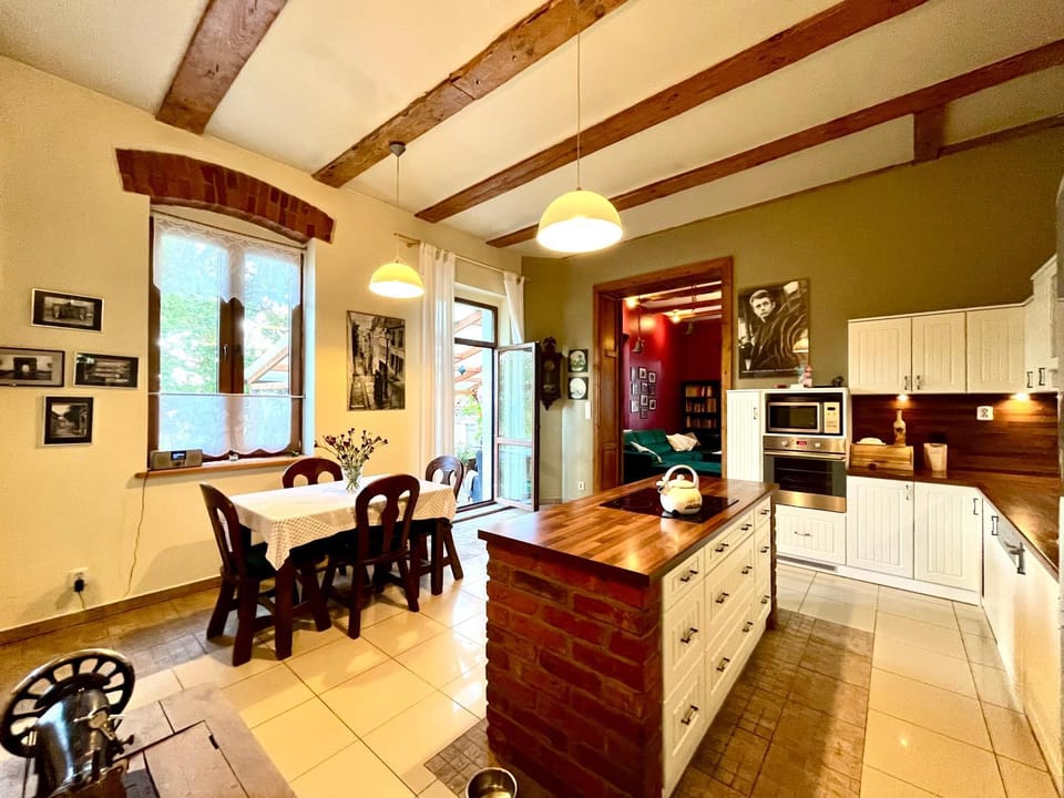 Kitchen or kitchenette, Dining area, dishwasher, oven, pet friendly, stove
