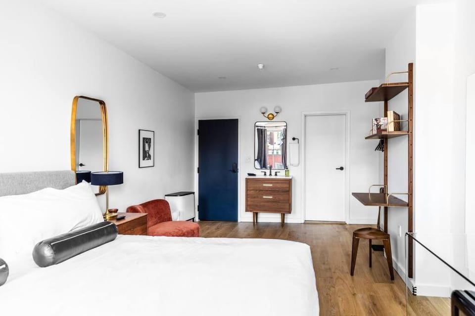 Market Square View, Heart of DTWN, Historic Hotel, King Bed, Room # 402 Apartment in Bangor