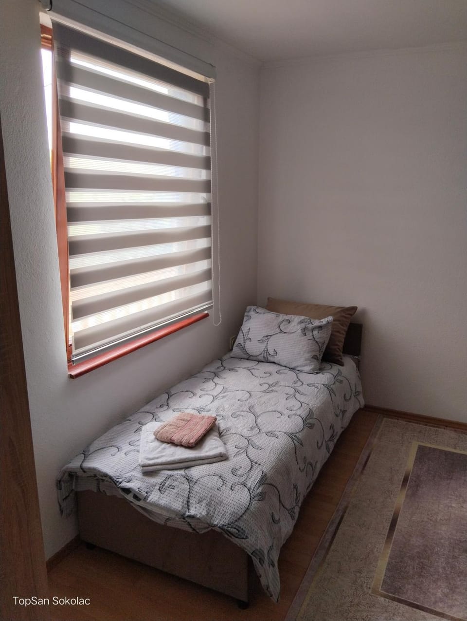 Bed, Photo of the whole room, towels