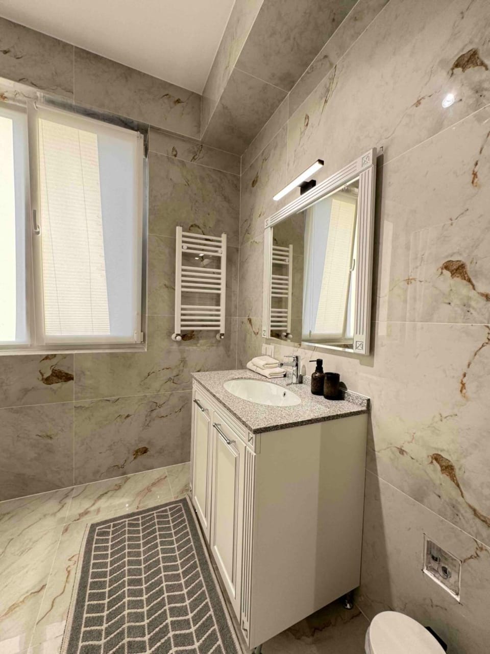 Bathroom, Bath, towels