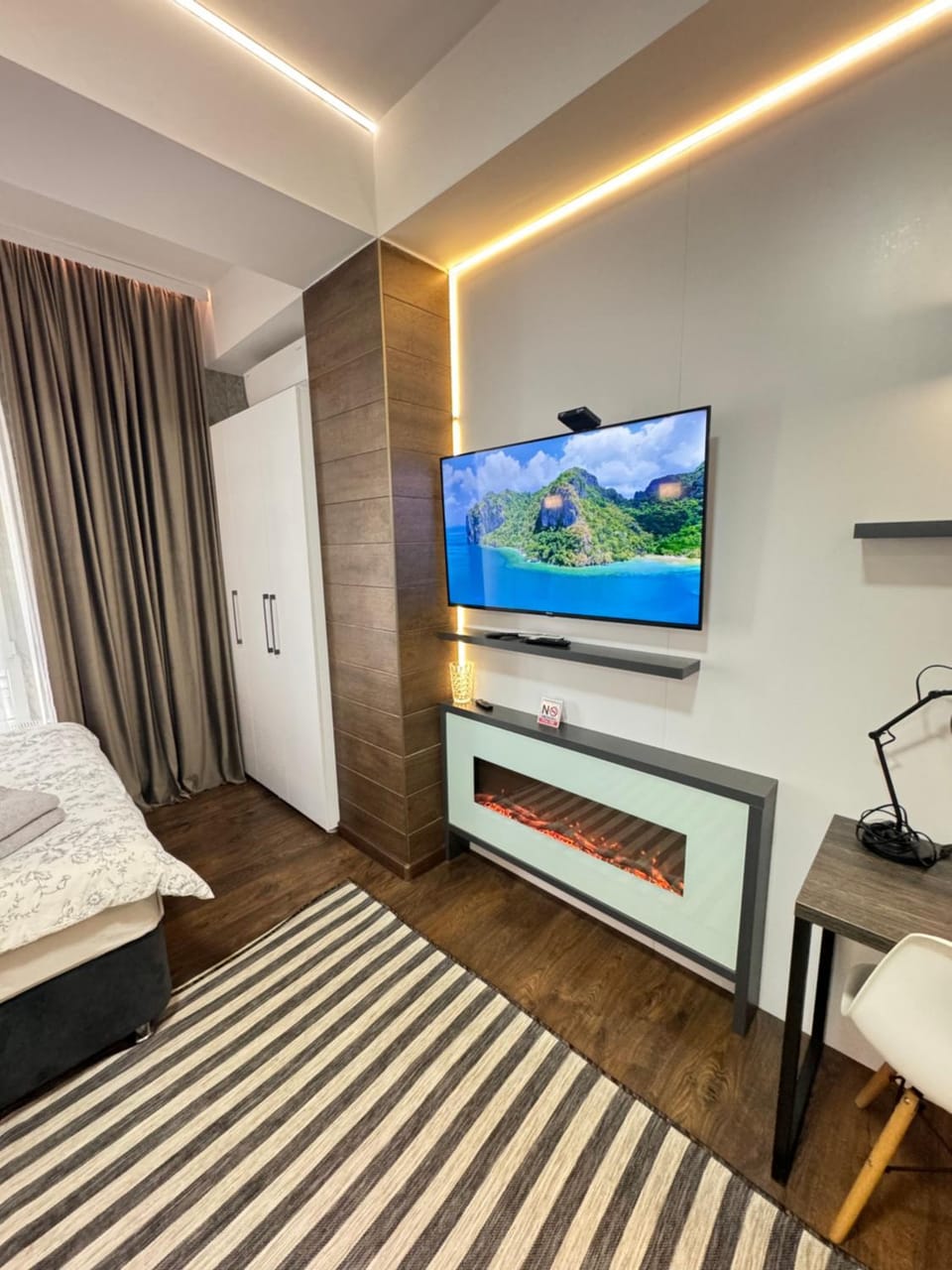 Communal lounge/ TV room, Photo of the whole room, Bedroom
