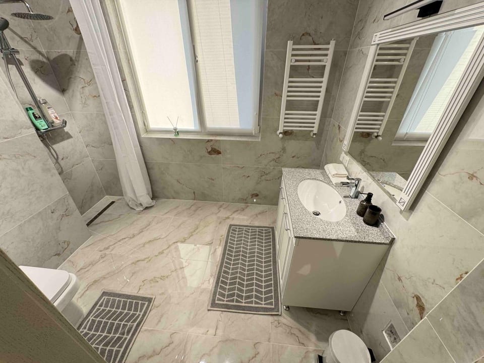 Shower, Bathroom, towels