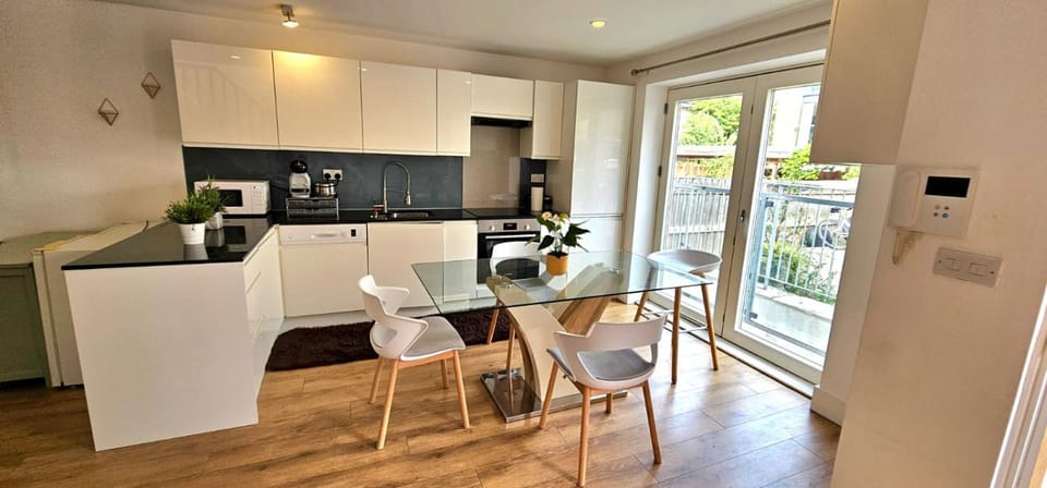 Kitchen or kitchenette, Seating area, Dining area, dishwasher