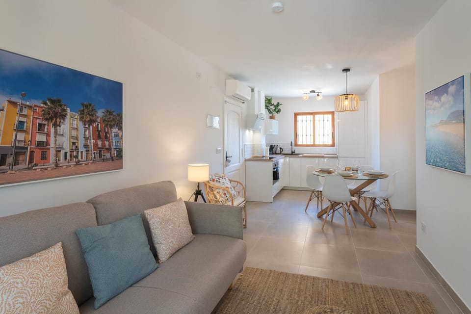 Living room, Seating area, Dining area