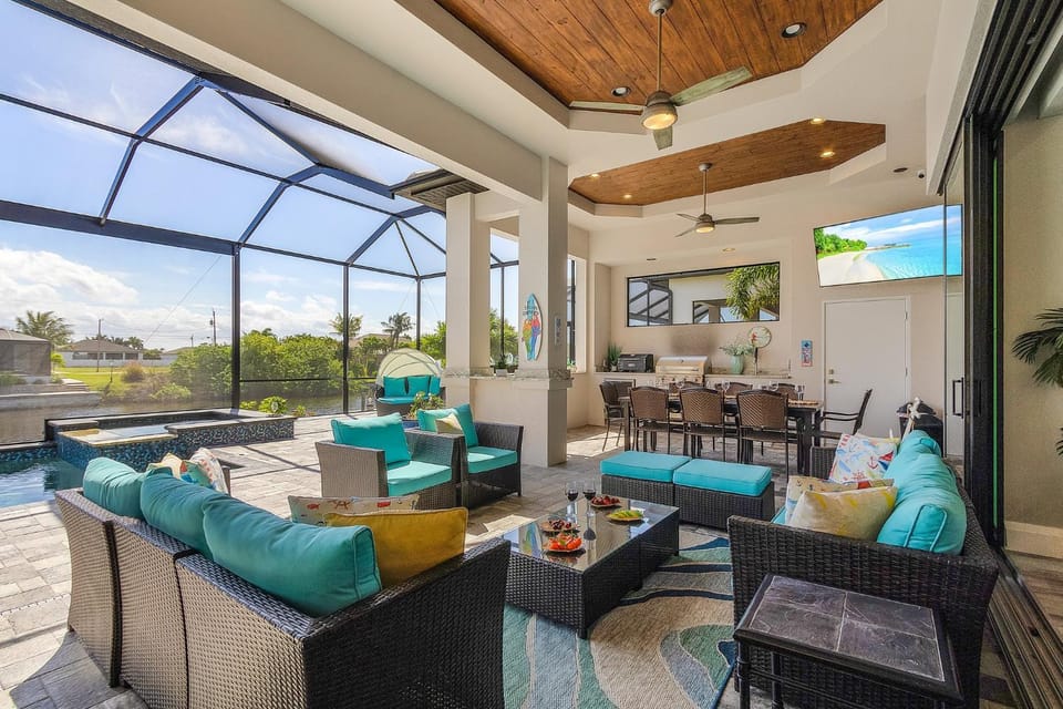 Gulf Access, Putting Green, Outdoor Kitchen, Heated Pool & Spa & MORE! - Villa Captain's Quarters House in Cape Coral