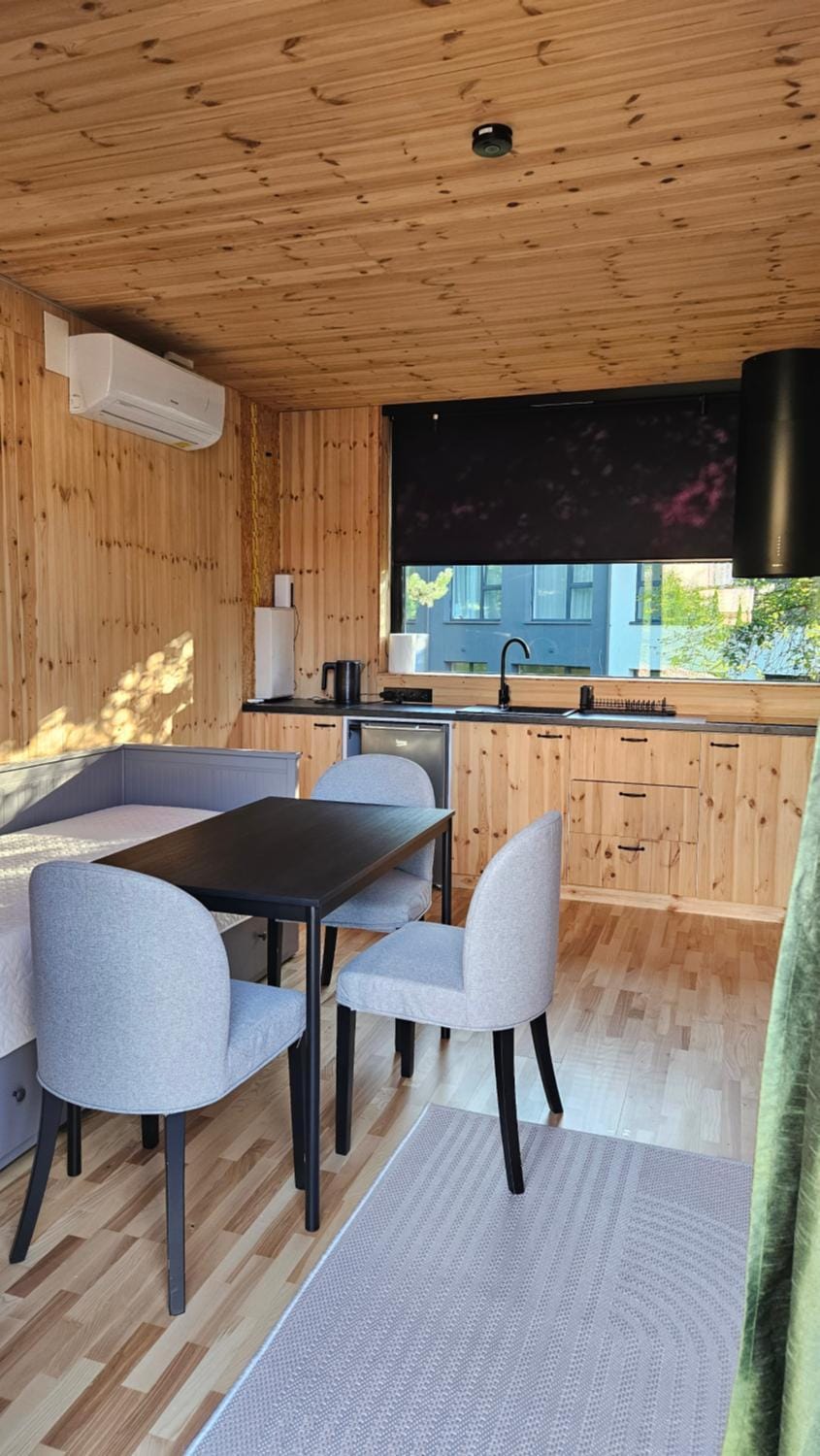 Kitchen or kitchenette, Living room, Seating area, Dining area, air conditioner