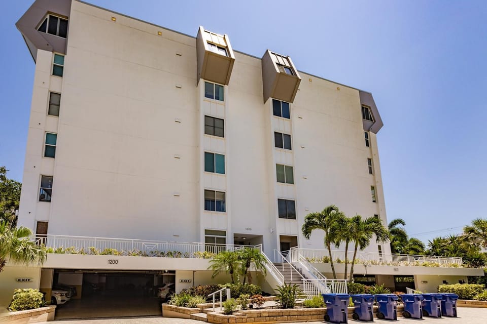 1200-402 Experience Serenity Steps from the Water House in Siesta Beach