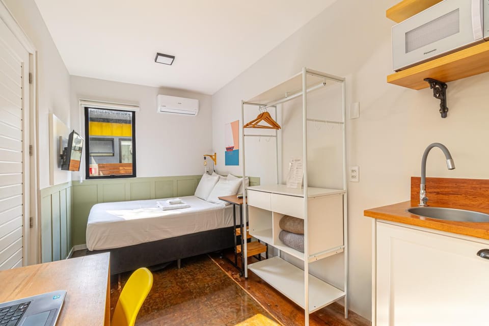 Bed, TV and multimedia, Photo of the whole room, towels, wardrobe, air conditioner