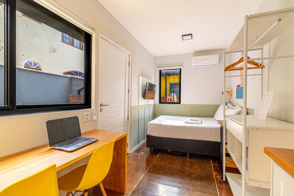 Bed, TV and multimedia, Photo of the whole room, Dining area, wardrobe, air conditioner