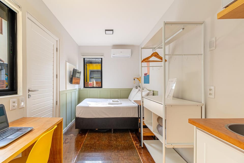 Bed, TV and multimedia, Photo of the whole room, wardrobe, air conditioner