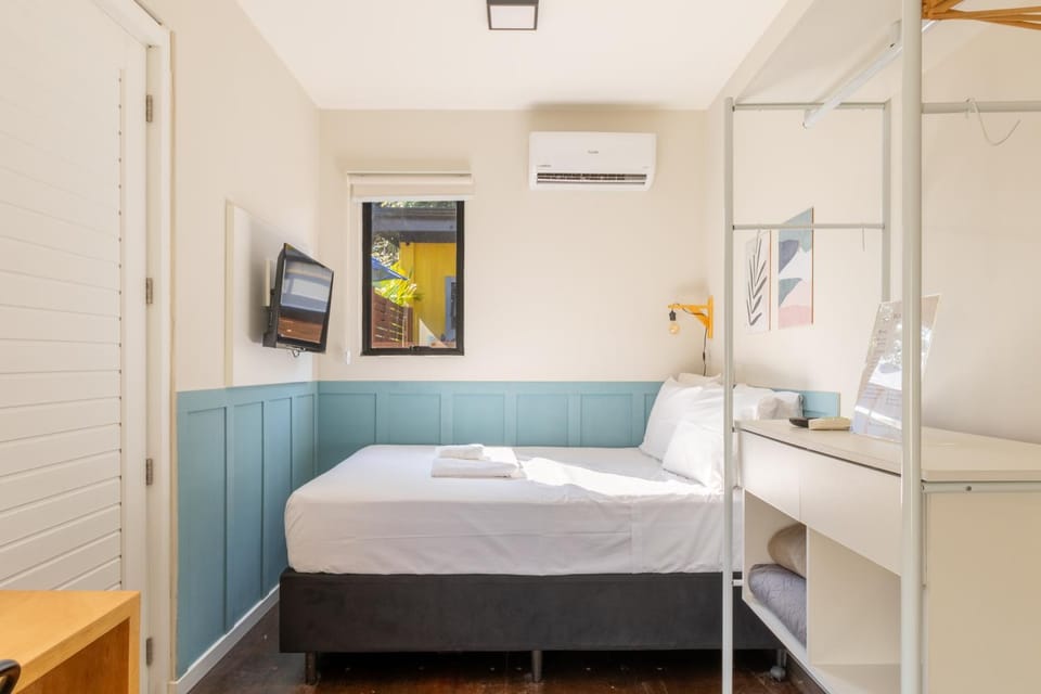 Bed, TV and multimedia, Photo of the whole room, towels, air conditioner