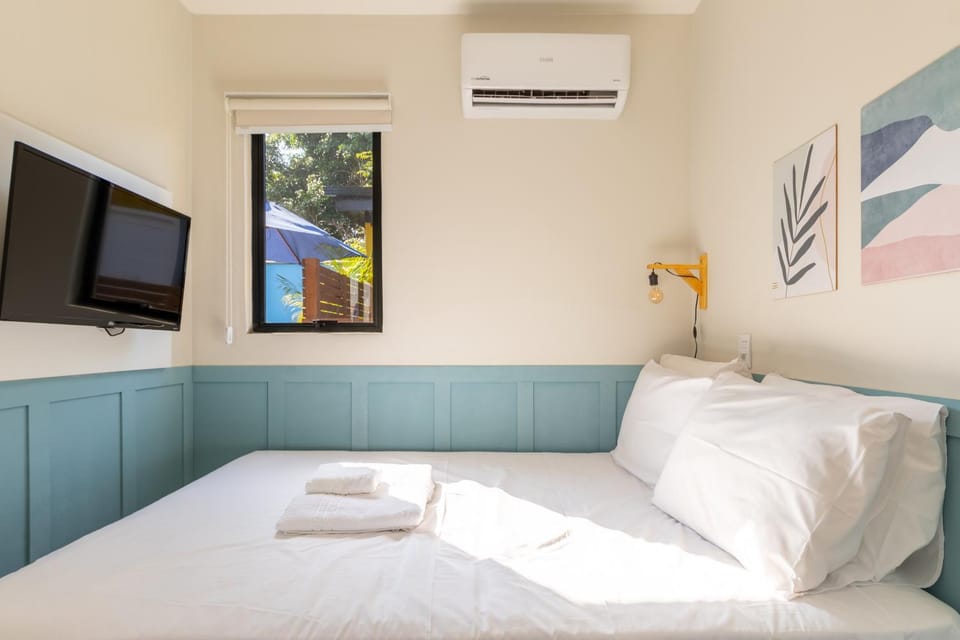 Bed, TV and multimedia, towels, air conditioner