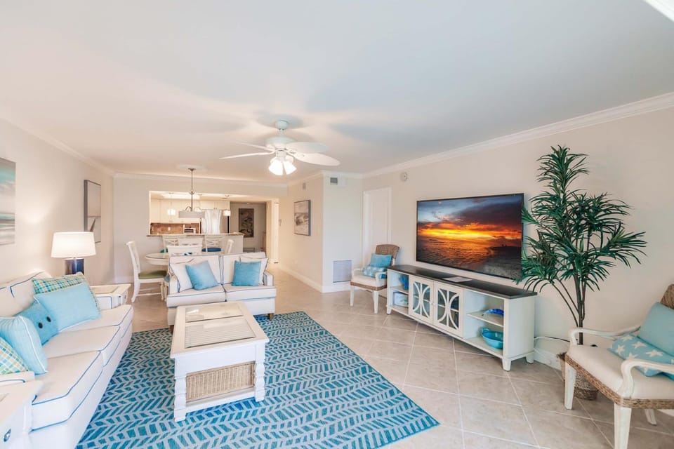 1125-201 Immerse Yourself in Luxury House in Siesta Beach