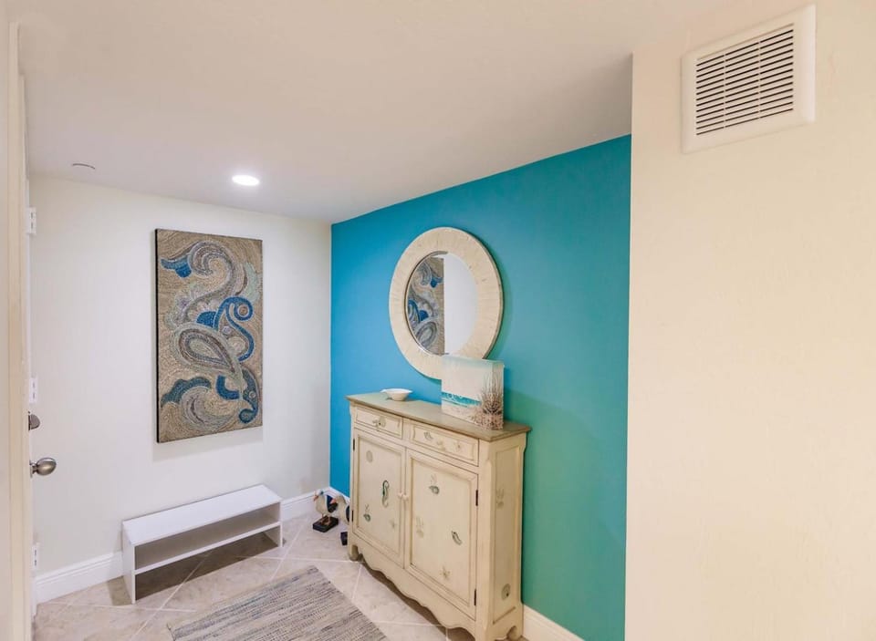 1125-201 Immerse Yourself in Luxury House in Siesta Beach
