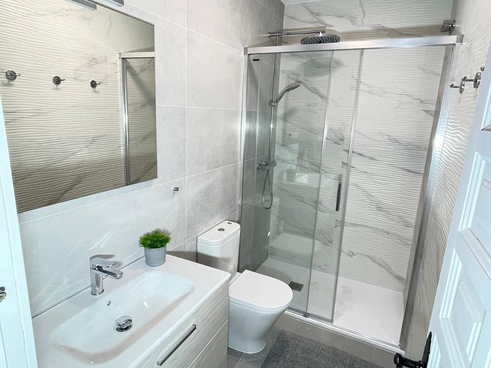 Shower, Bathroom, towels