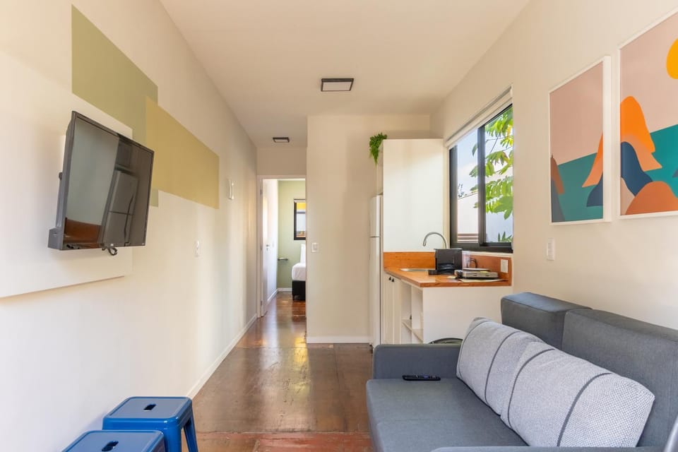 TV and multimedia, Kitchen or kitchenette, Living room, Seating area