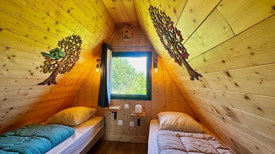LES CHALETS DE COYRON. Chalet in Jura