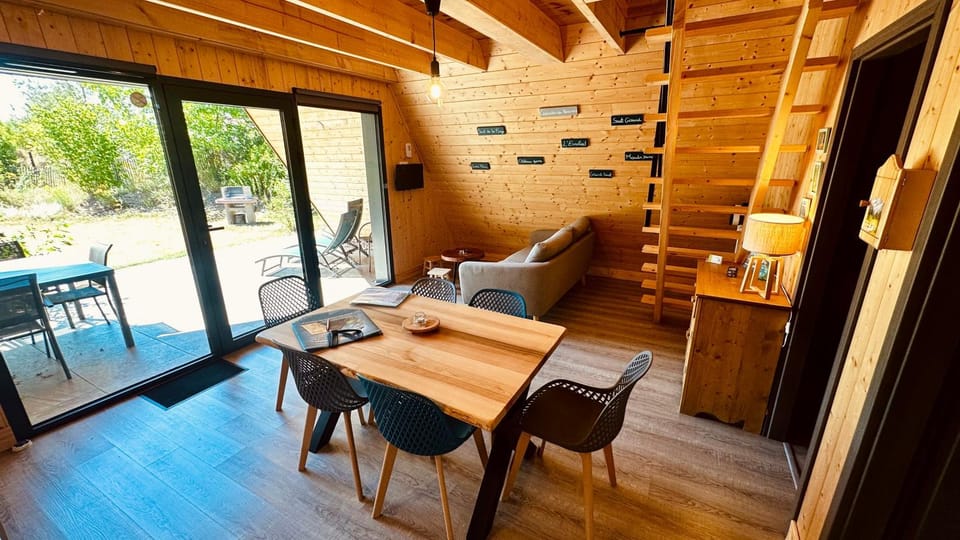LES CHALETS DE COYRON. Chalet in Jura
