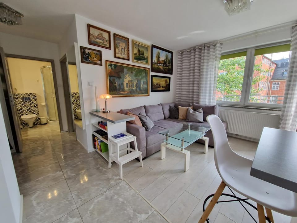 Toilet, Living room, Photo of the whole room, Seating area