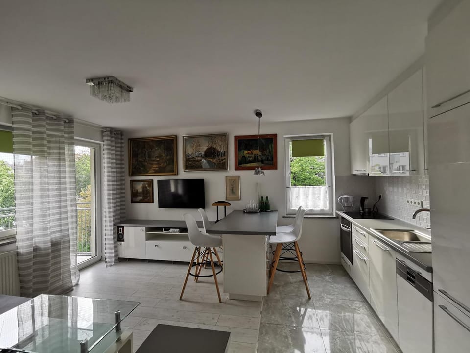 TV and multimedia, Kitchen or kitchenette, Dining area, dishwasher