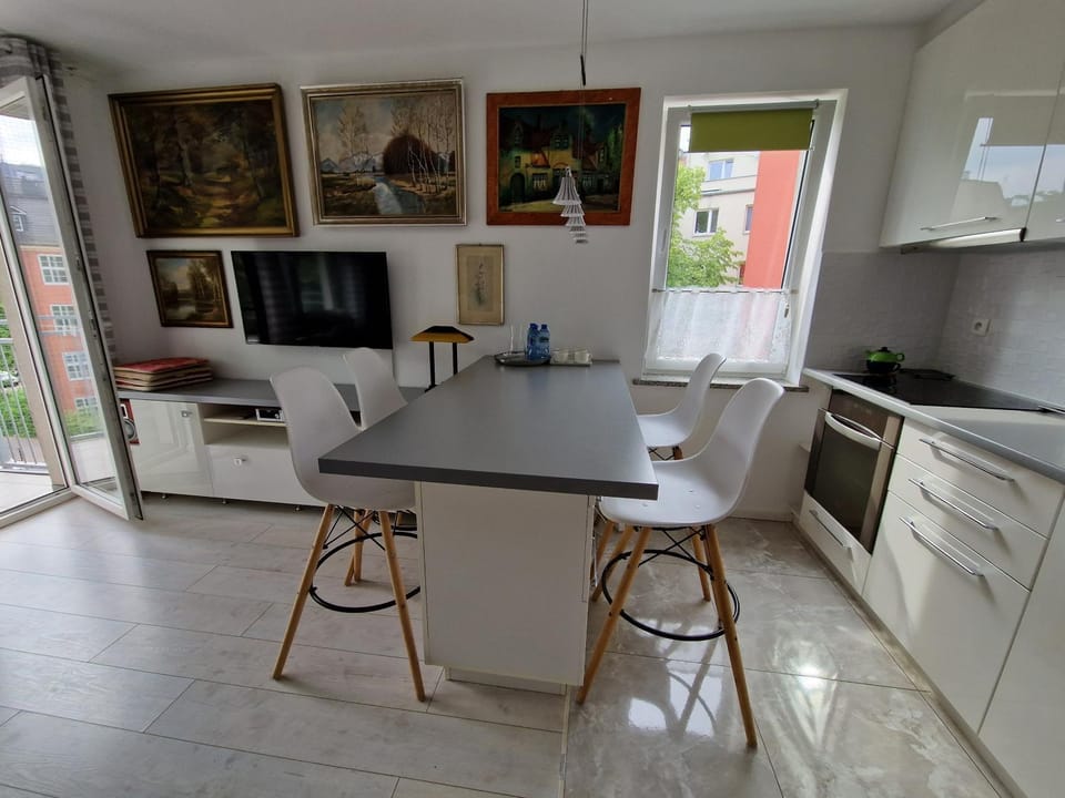 TV and multimedia, Kitchen or kitchenette, Dining area