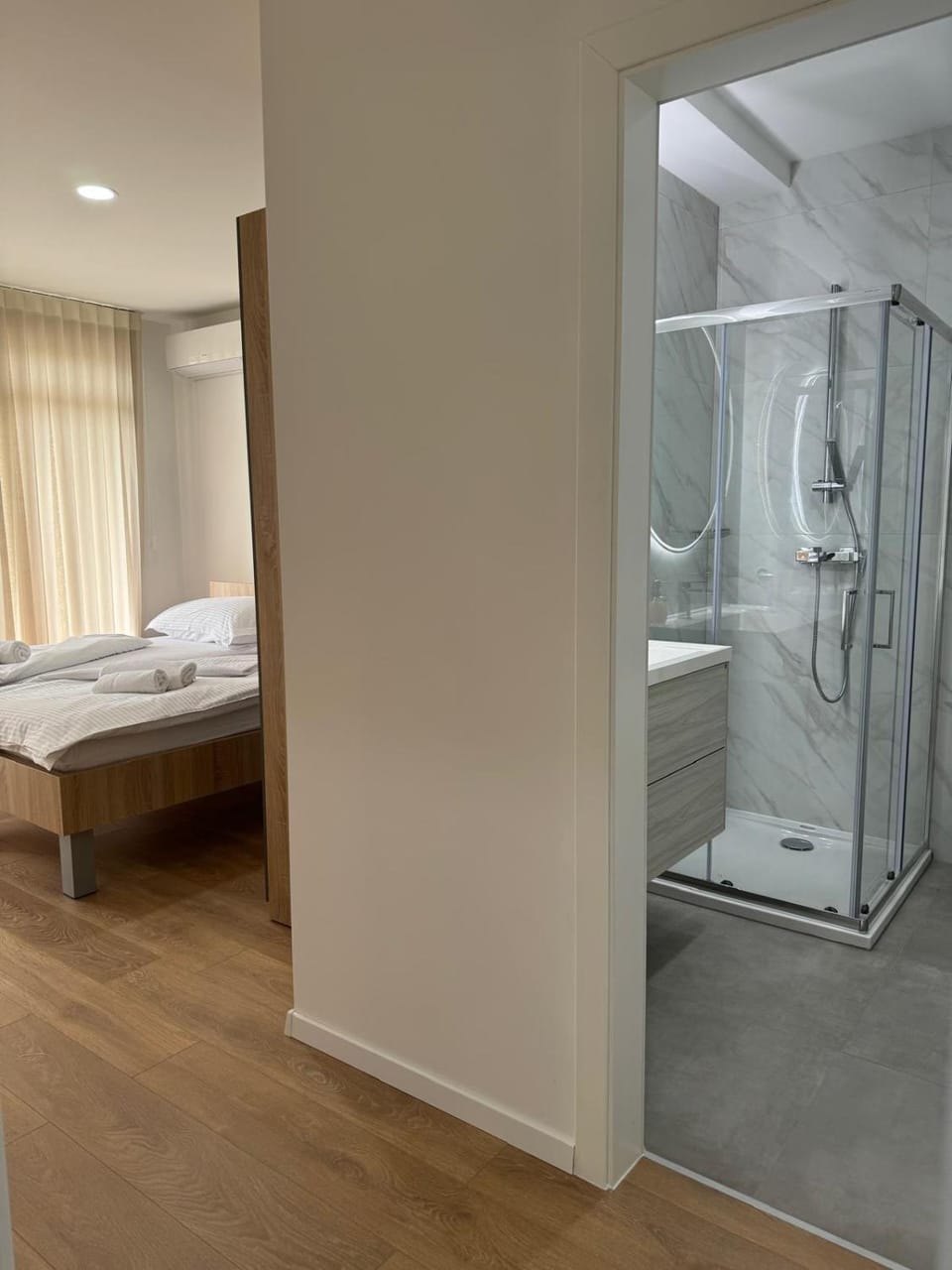 Bed, Bathroom, Photo of the whole room