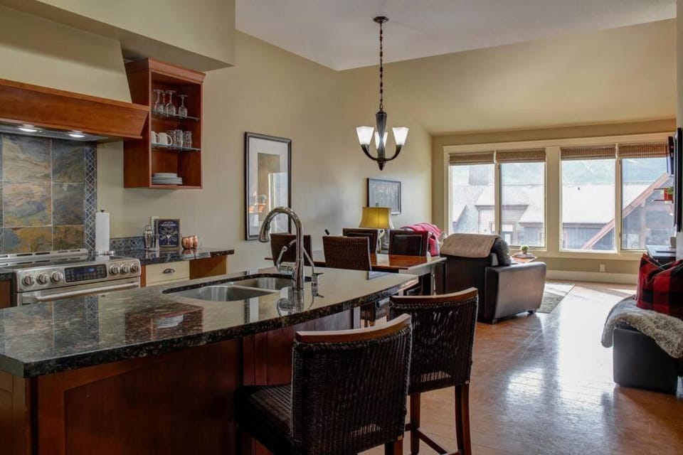 Mountain View (Top Floor) Condo Apartment in Canmore