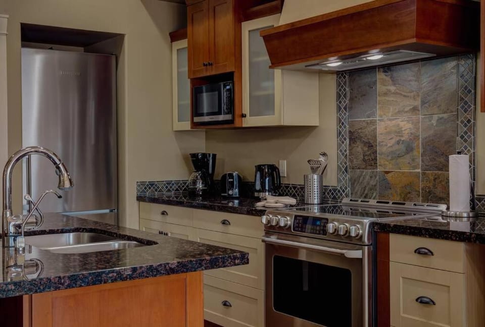 Mountain View (Top Floor) Condo Apartment in Canmore