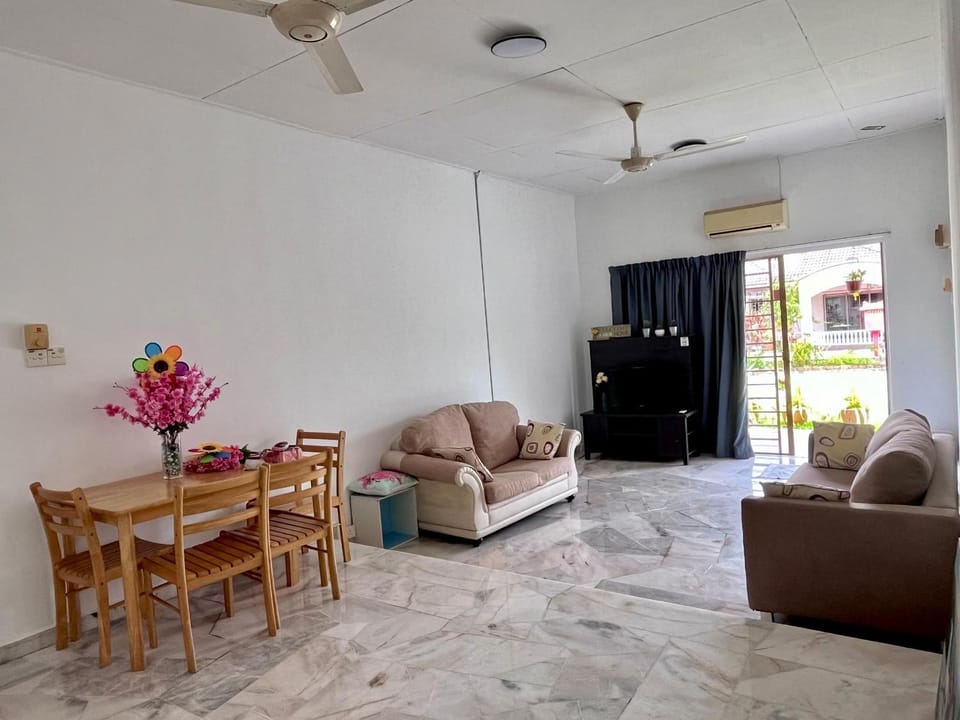 Nana's Seremban 2 Homestay House in Negeri Sembilan, Malaysia