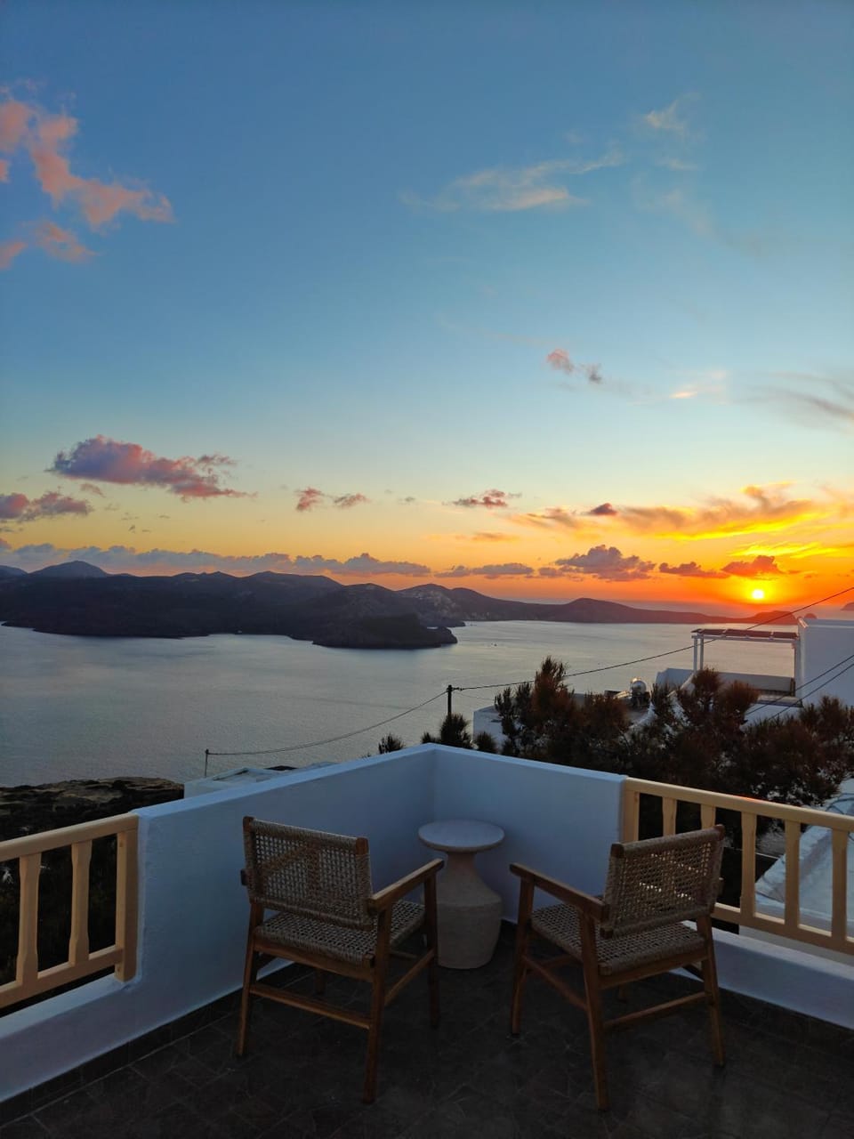 Sunset studio in Plaka Apartment in Milos