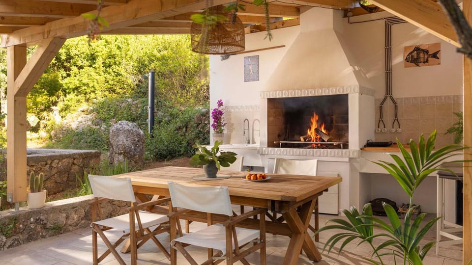 BBQ facilities, Garden, Dining area