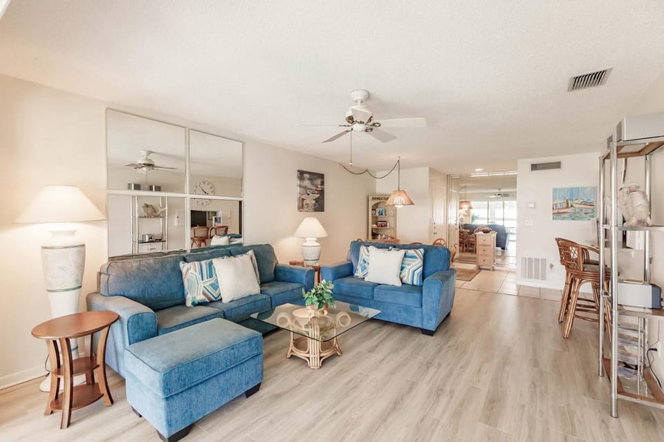 1042 PL Escape to Paradise Second Floor Condo House in Siesta Beach