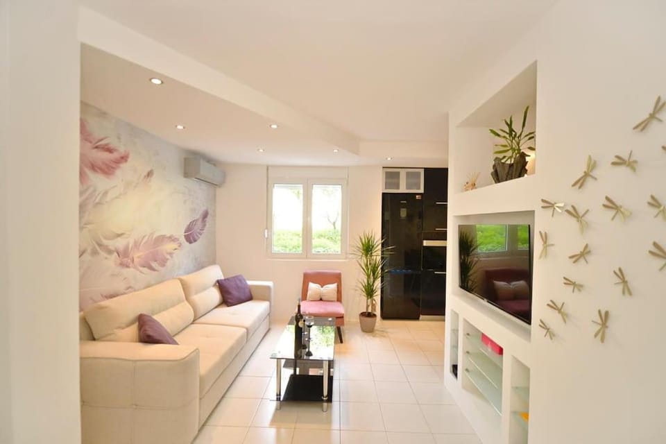 Majestic Suite,800m to Old town&minutes to seaside Apartment in Dobrota