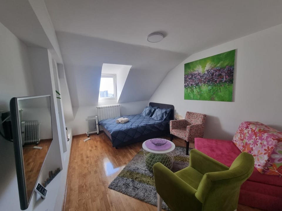 Communal lounge/ TV room, Living room, Seating area