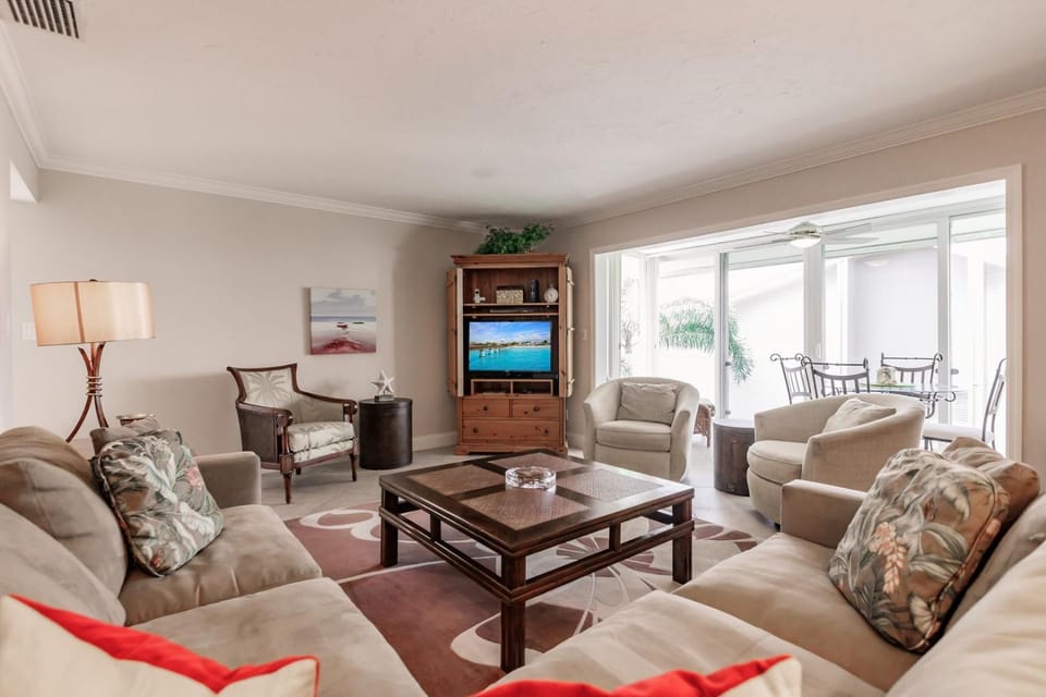 6052 WPW Spacious with Water Views House in Siesta Beach