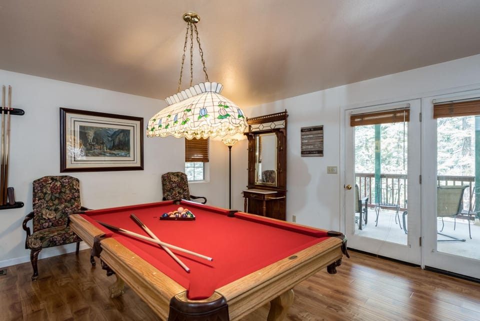 Game Room, Living room, Evening entertainment