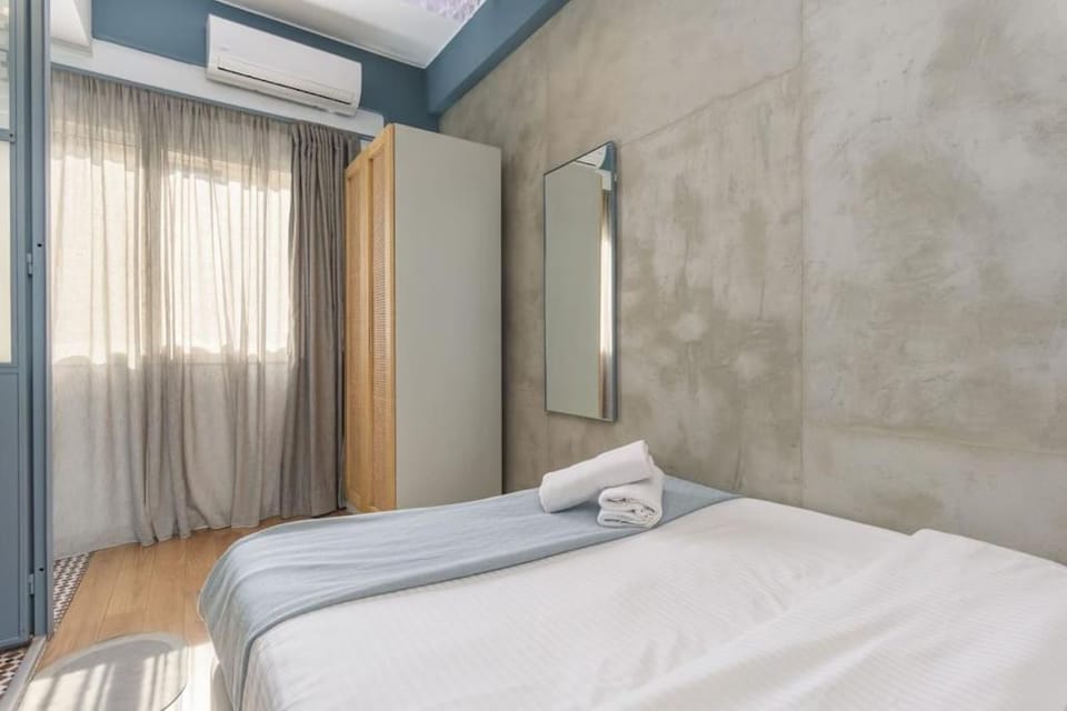 Bed, Photo of the whole room, Bedroom, air conditioner