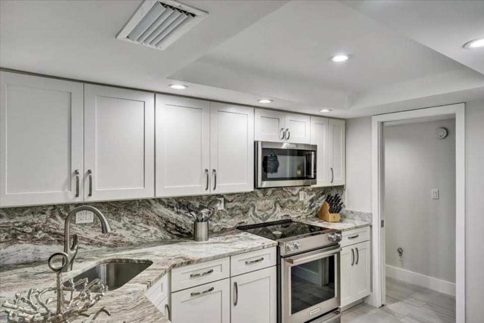 6046 WPW House in Siesta Beach