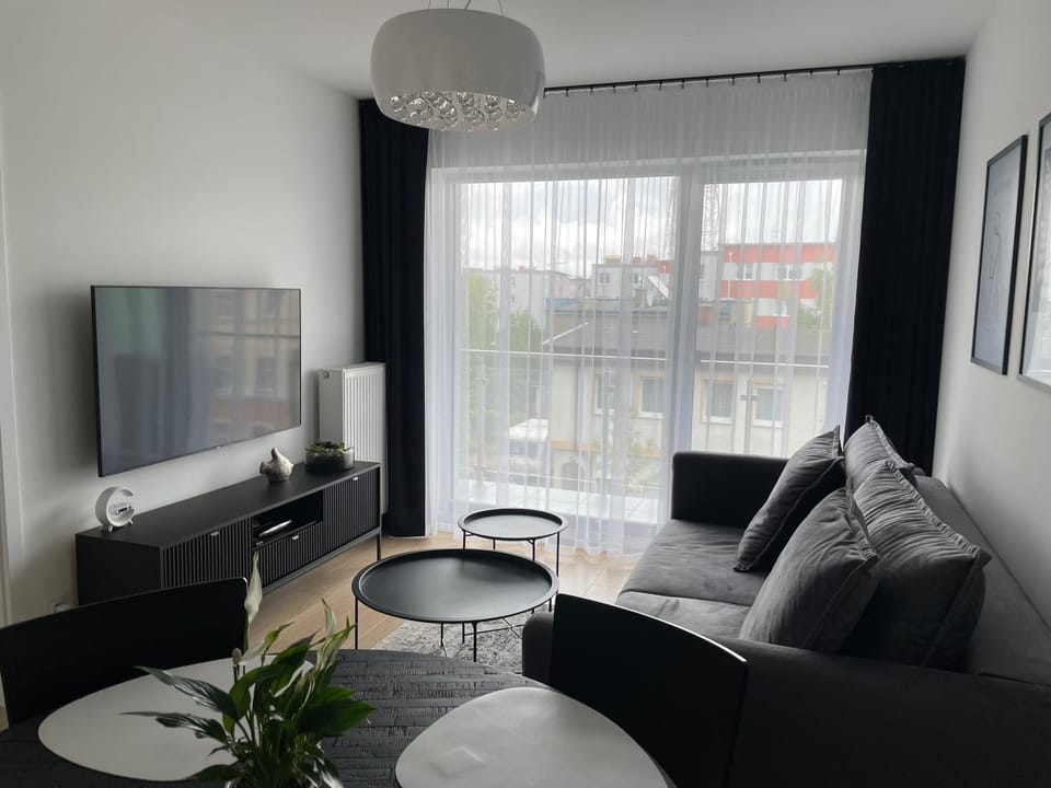 Communal lounge/ TV room, TV and multimedia, Living room, Seating area, Evening entertainment