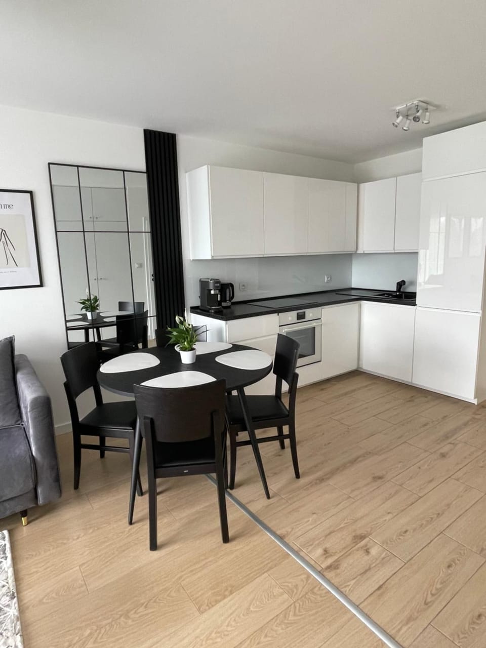 Kitchen or kitchenette, Living room, Seating area, Dining area, stove