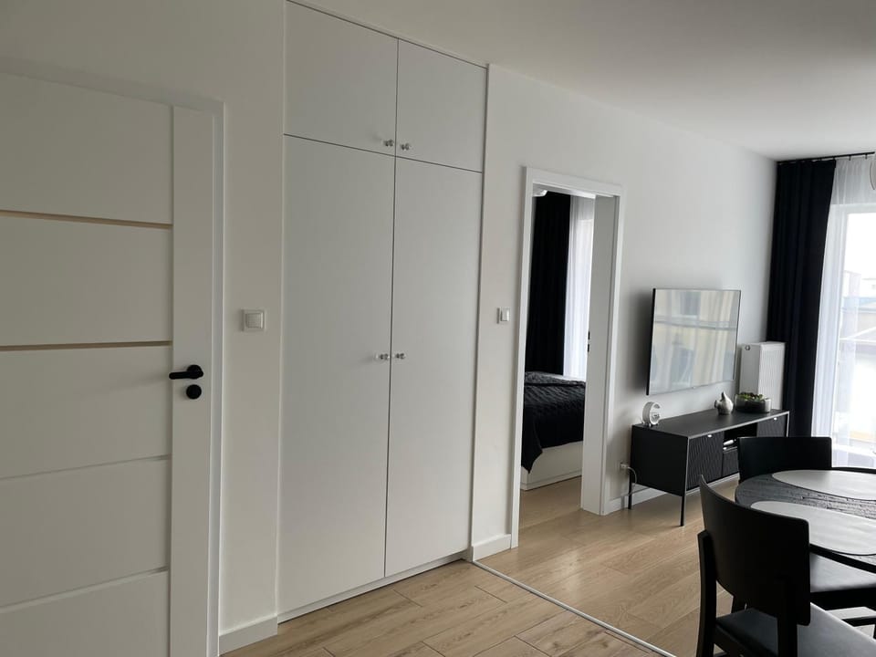 TV and multimedia, Kitchen or kitchenette, Living room, Seating area, Dining area, wardrobe