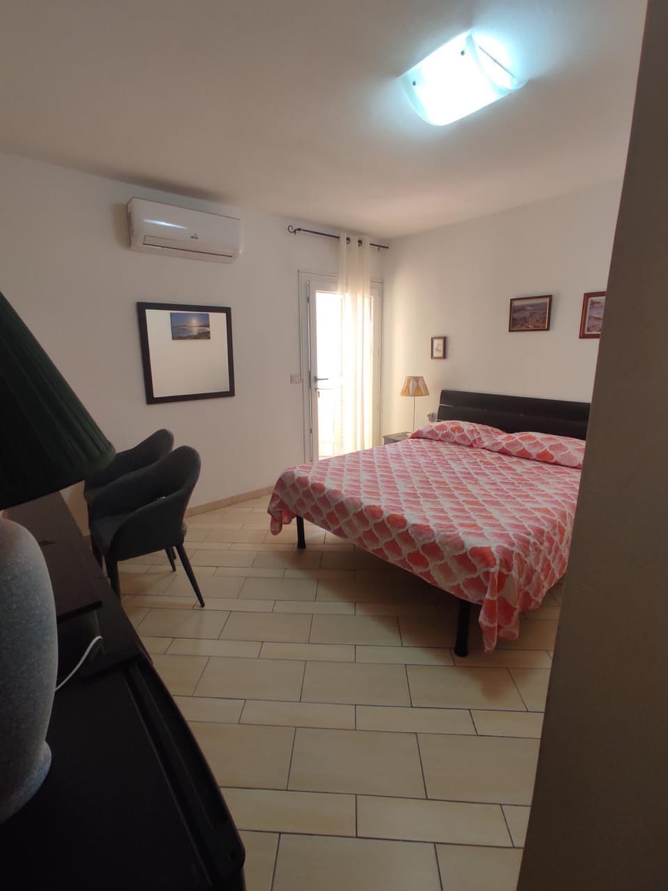 Bed, Photo of the whole room, air conditioner