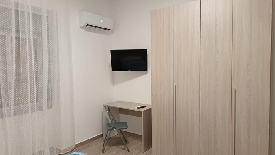 TV and multimedia, Photo of the whole room, air conditioner