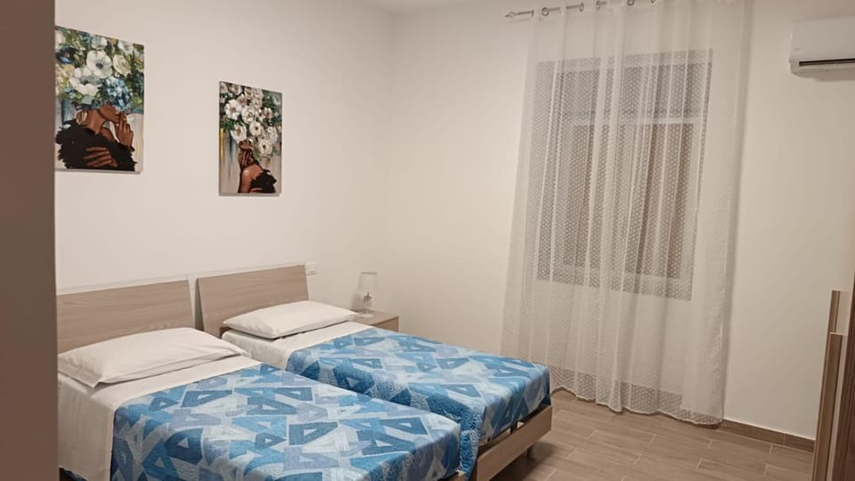 Bedroom, air conditioner