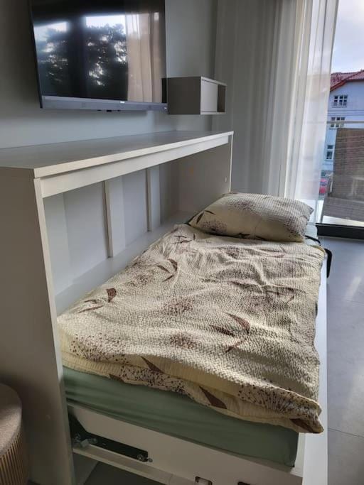 Bed, TV and multimedia, Living room