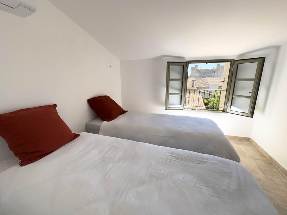 Bed, Bedroom